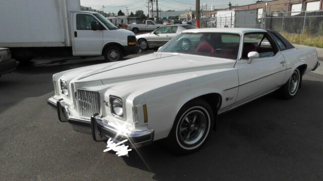 Pontiac Grand Prix 1974 image number 2