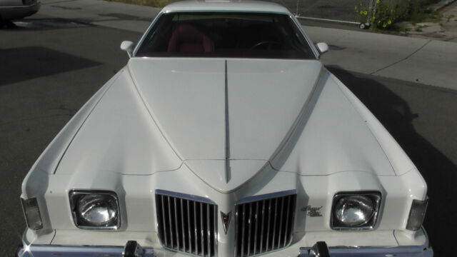 Pontiac Grand Prix 1974 image number 27