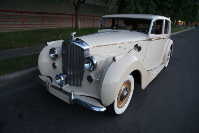 Bentley MARK VI 4.25L ALUMINUM FREESTONE & WEBB COACHBUILT 1947 image number 19