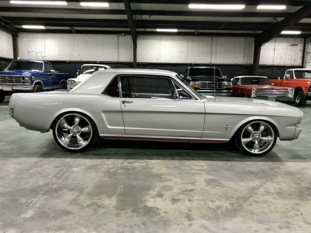 Ford Mustang 1966 image number 29