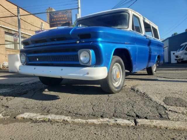 Chevrolet Suburban 1966 image number 0