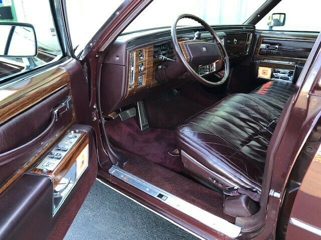 Cadillac DeVille 1977 image number 19