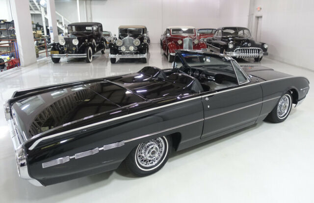 Ford Thunderbird 1962 image number 9