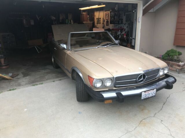 Mercedes-Benz SL-Class 1975 image number 0