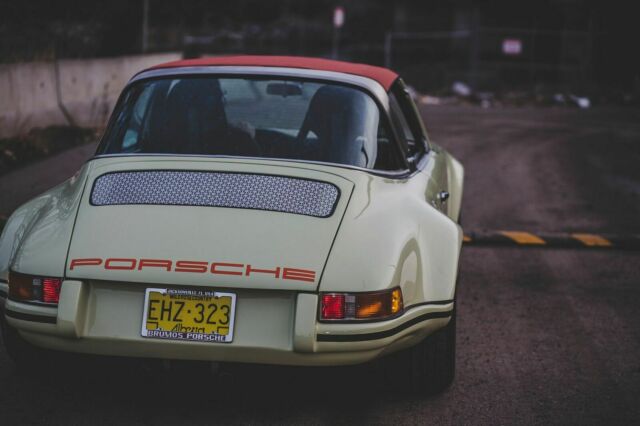 Porsche 911 1975 image number 31