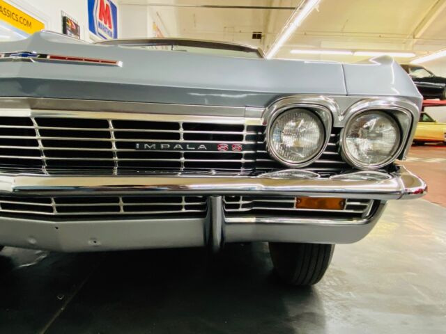 Chevrolet Impala 1965 image number 22