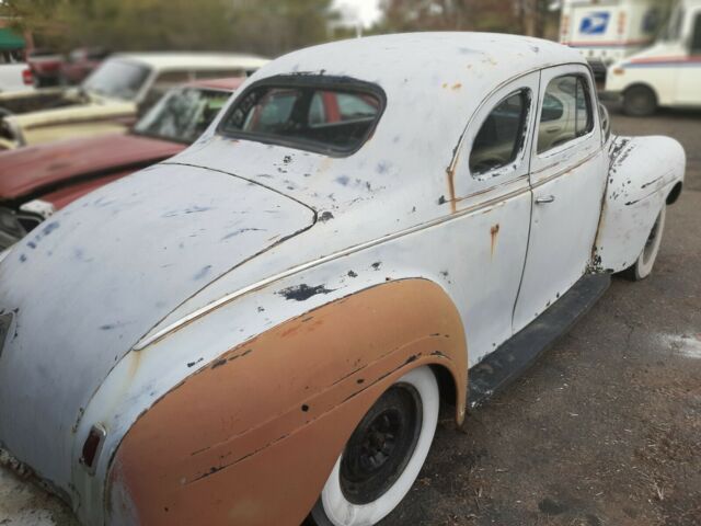 Plymouth Deluxe 1940 image number 3