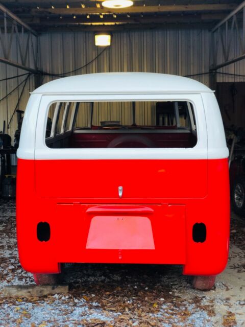 Volkswagen Bus/Vanagon 1967 image number 2