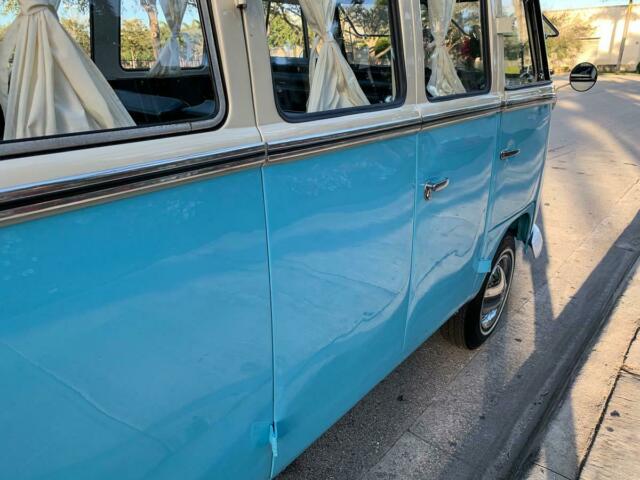 Volkswagen Bus/Vanagon 1975 image number 22