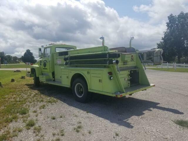 Ford L900 1972 image number 4