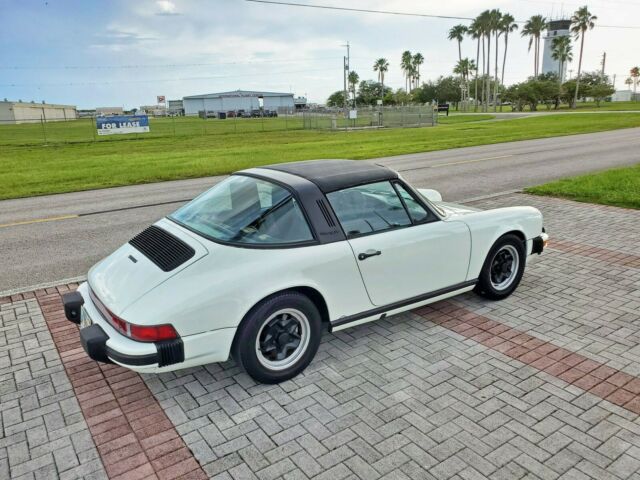 Porsche 911 1976 image number 30