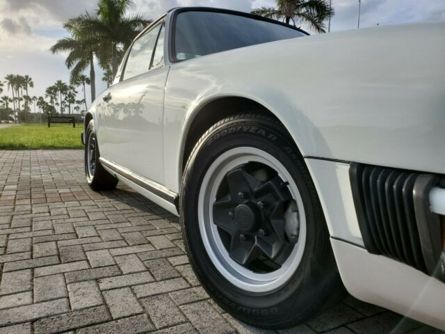 Porsche 911 1976 image number 37