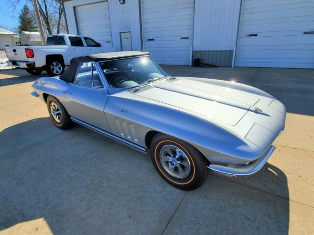 Chevrolet Corvette 1965 image number 28