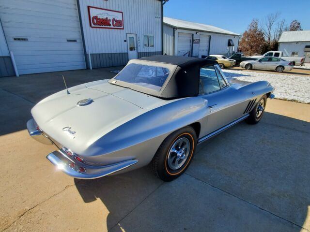 Chevrolet Corvette 1965 image number 30