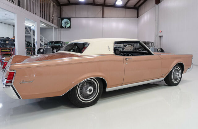 Lincoln Continental 1969 image number 14