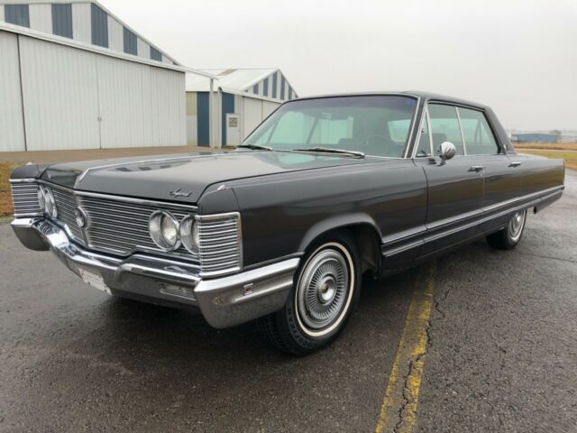 Chrysler Imperial 1968 image number 0