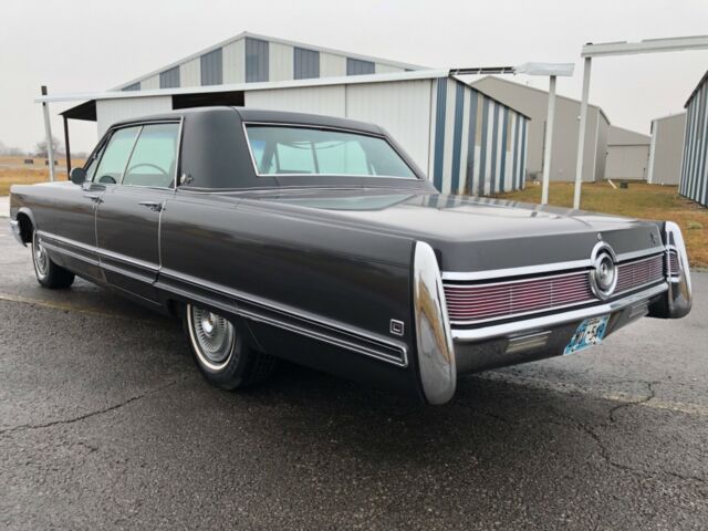 Chrysler Imperial 1968 image number 2