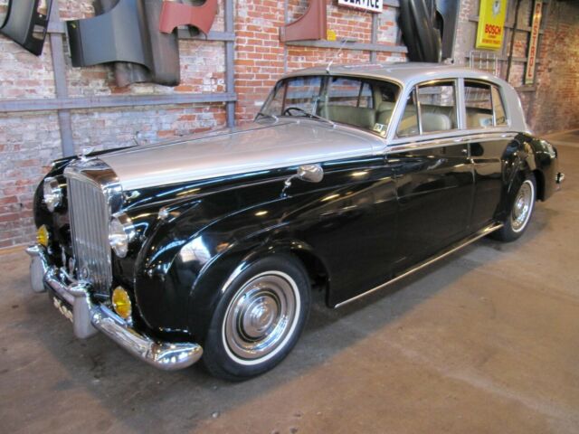 Bentley S2 Saloon 1960 image number 7