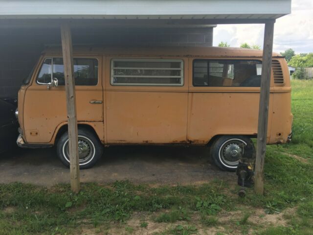 Volkswagen Bus/Vanagon 1972 image number 1