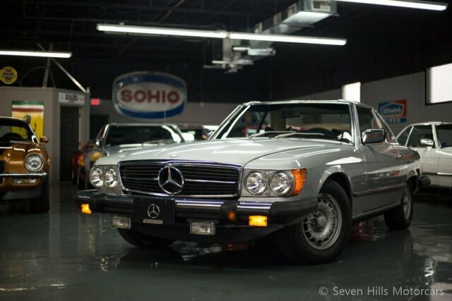 Mercedes-Benz SL-Class 1976 image number 0