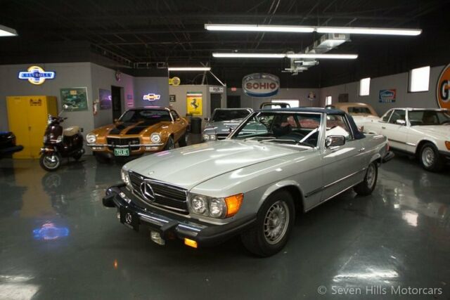 Mercedes-Benz SL-Class 1976 image number 1