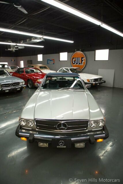 Mercedes-Benz SL-Class 1976 image number 2