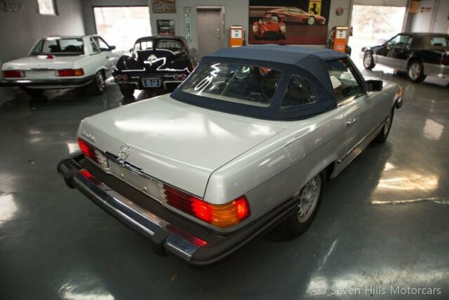 Mercedes-Benz SL-Class 1976 image number 24