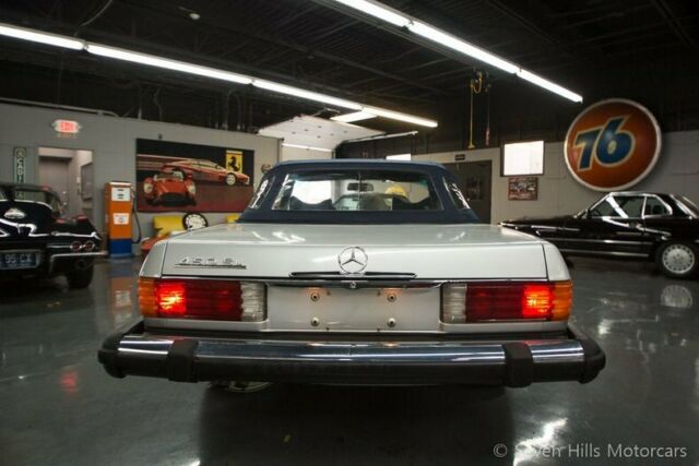 Mercedes-Benz SL-Class 1976 image number 26