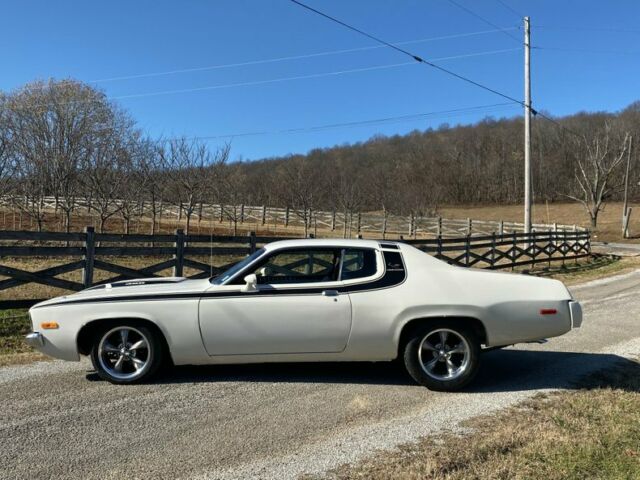 Plymouth Road Runner 1974 image number 37