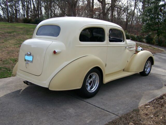 Chevrolet 2 DOOR SEDAN 1935 image number 29