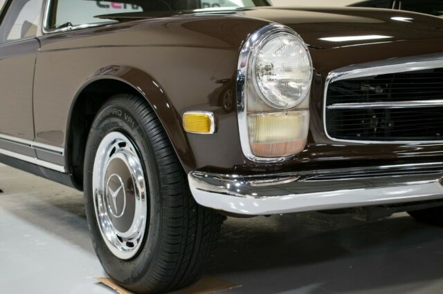 Mercedes-Benz SL-Class 1969 image number 2