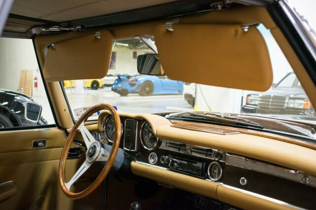 Mercedes-Benz SL-Class 1969 image number 29