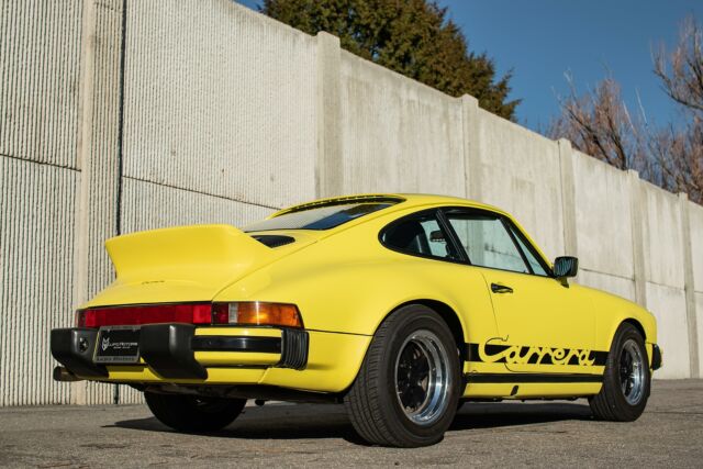 Porsche 911 1975 image number 1