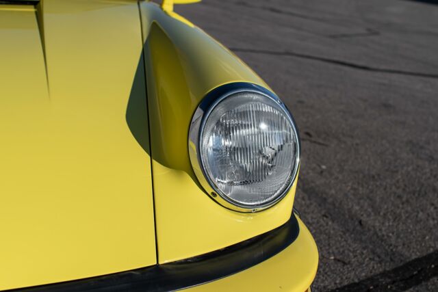 Porsche 911 1975 image number 21