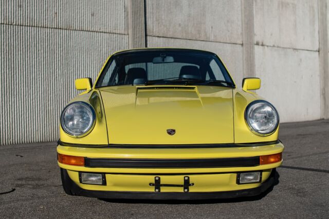 Porsche 911 1975 image number 3