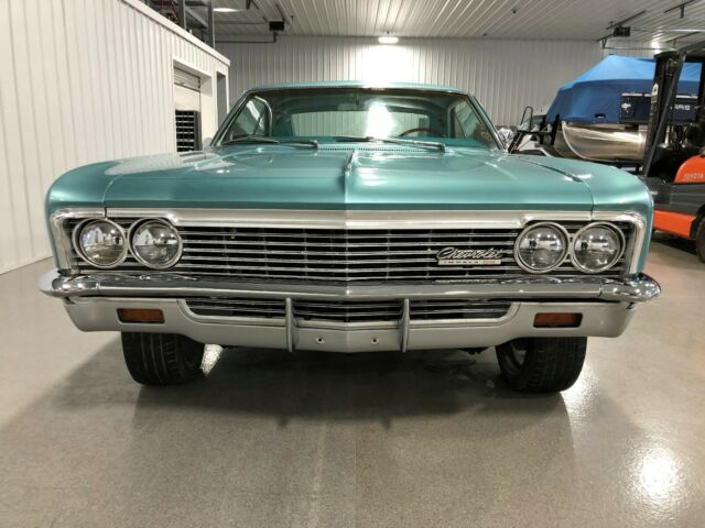 Chevrolet Impala 1966 image number 1