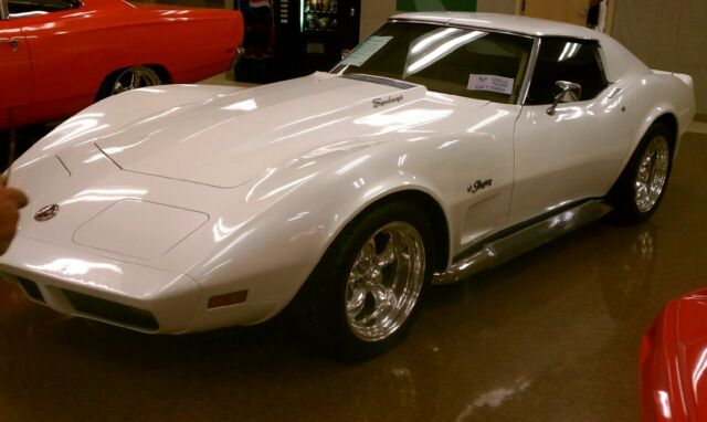 Chevrolet Corvette 1974 image number 13