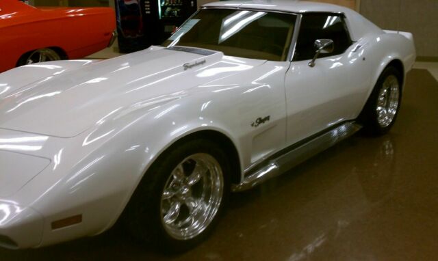 Chevrolet Corvette 1974 image number 32