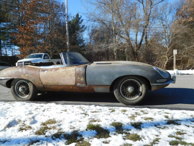 Jaguar E-Type 1968 image number 19