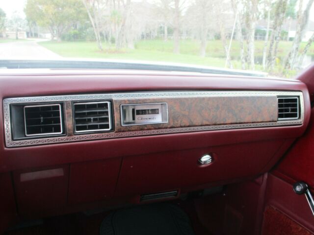 Chrysler Cordoba 1975 image number 17