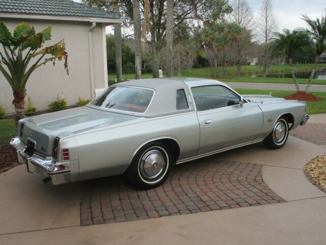 Chrysler Cordoba 1975 image number 8