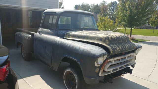 Chevrolet truck 1957 image number 0