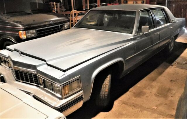 Cadillac DeVille 1977 image number 1