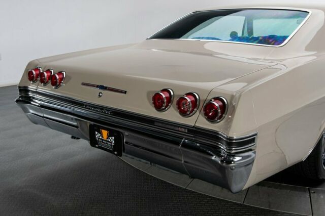 Chevrolet Impala 1965 image number 20