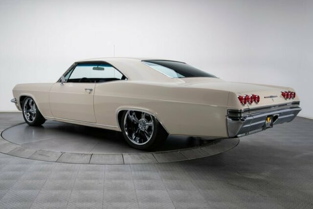 Chevrolet Impala 1965 image number 31