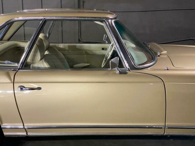 Mercedes-Benz SL-Class 1970 image number 13