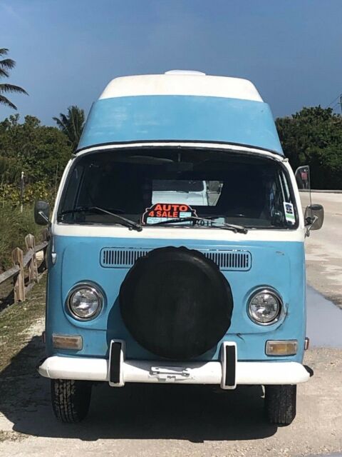 Volkswagen Bus/Vanagon 1972 image number 2