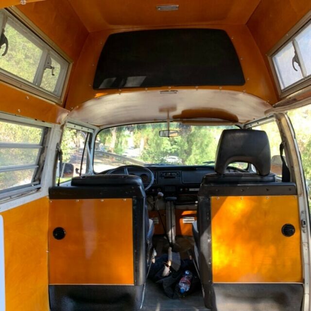 Volkswagen Bus/Vanagon 1972 image number 20