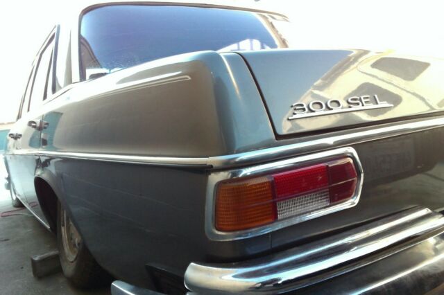 Mercedes-Benz 300-Series 1967 image number 21