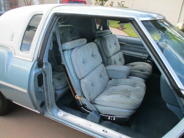 Oldsmobile Toronado 1977 image number 30